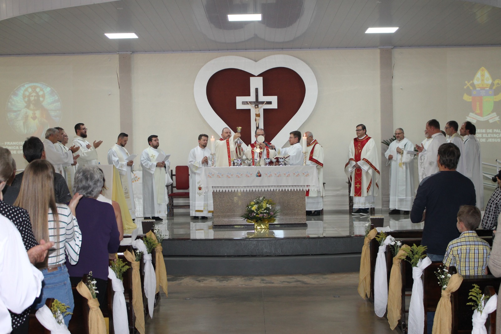 Dom Edgar decreta Criação da Paróquia Sagrado Coração de Jesus em Pato Branco