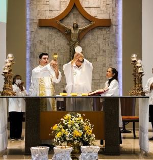 Fé e emoção marcam o Novenário em honra a Nossa Senhora de Fátima em Dourados