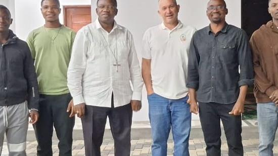 Dom Juliasse visita a Casa de Formação Mãe do Divino Amor