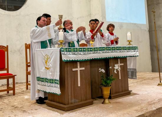 Paróquia Divino Espírito Santo recebe visita do Reitor Provincial 