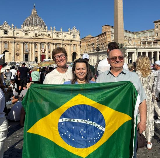 Canonização de Carlo Acutis e Giorgio Frassati reúne mais de 80 mil fiéis na Praça São Pedro