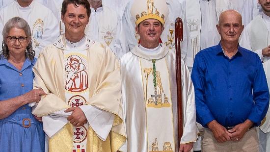 Comunidade celebra ordenação presbiteral e primeira missa do Padre Matheus Aurélio Bernardi