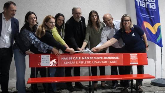 Complexo Pallotti inaugura Banco Vermelho, símbolo internacional de combate à violência contra a mulher