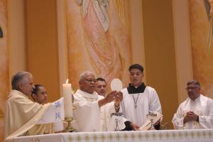 1ª missa com o novo teto reuniu fiéis na Paróquia Nossa Senhora de Fátima