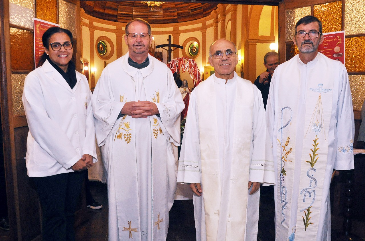 Paróquia Sagrado Coração de Jesus de Porto Alegre celebra seu padroeiro