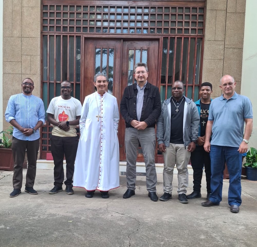 Provincial realiza visita ao Arcebispo de Maputo